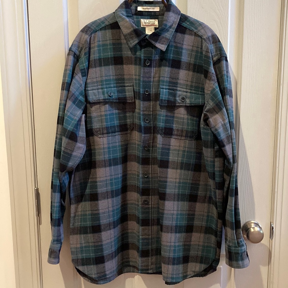 L.L. Bean Men's Chamois Plaid Casual Button Down Shirt - Blue and Gray
